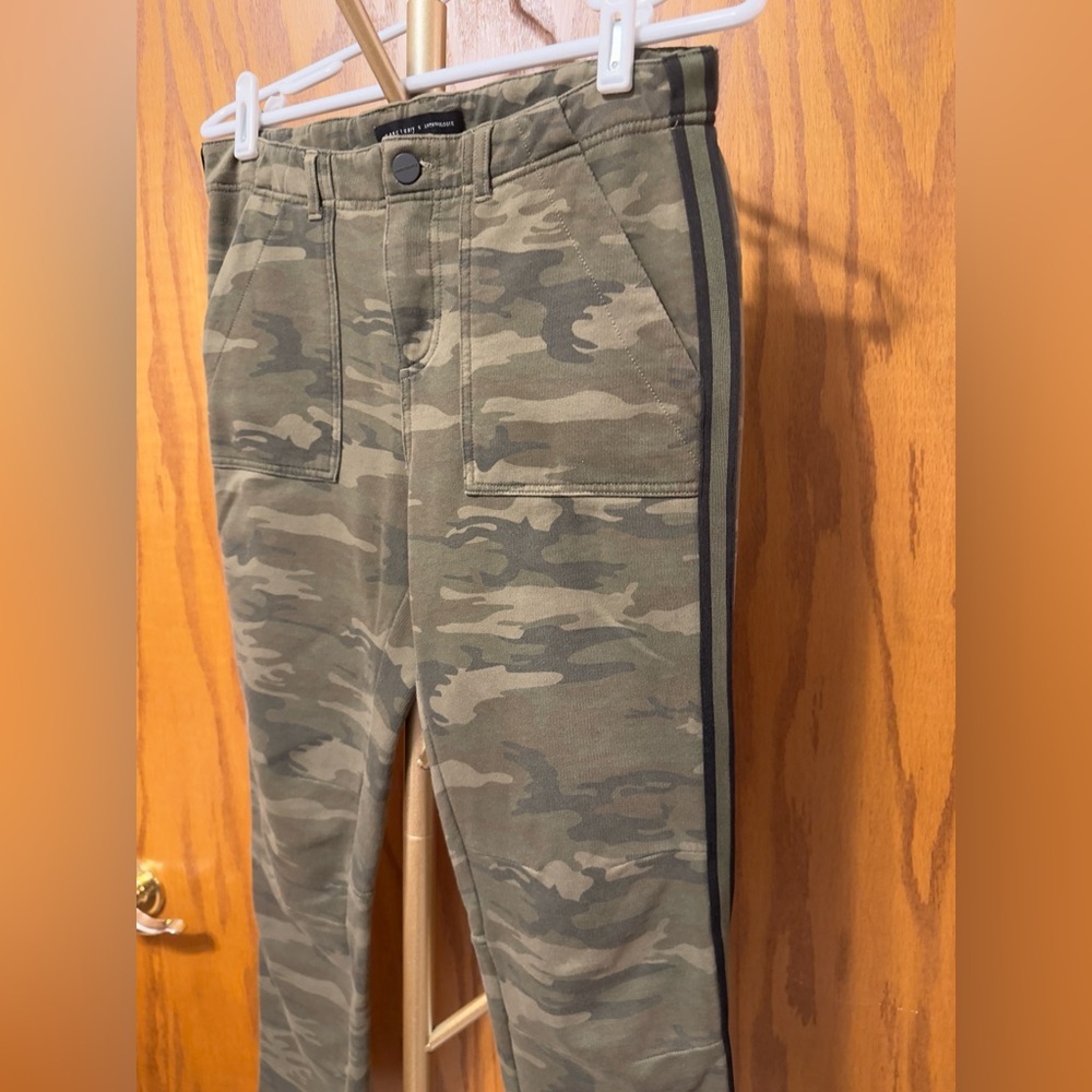 Sanctuary X Anthropologie Green Camouflage Stretch Pants w/side stripes Sz. 26 - Picture 5 of 16